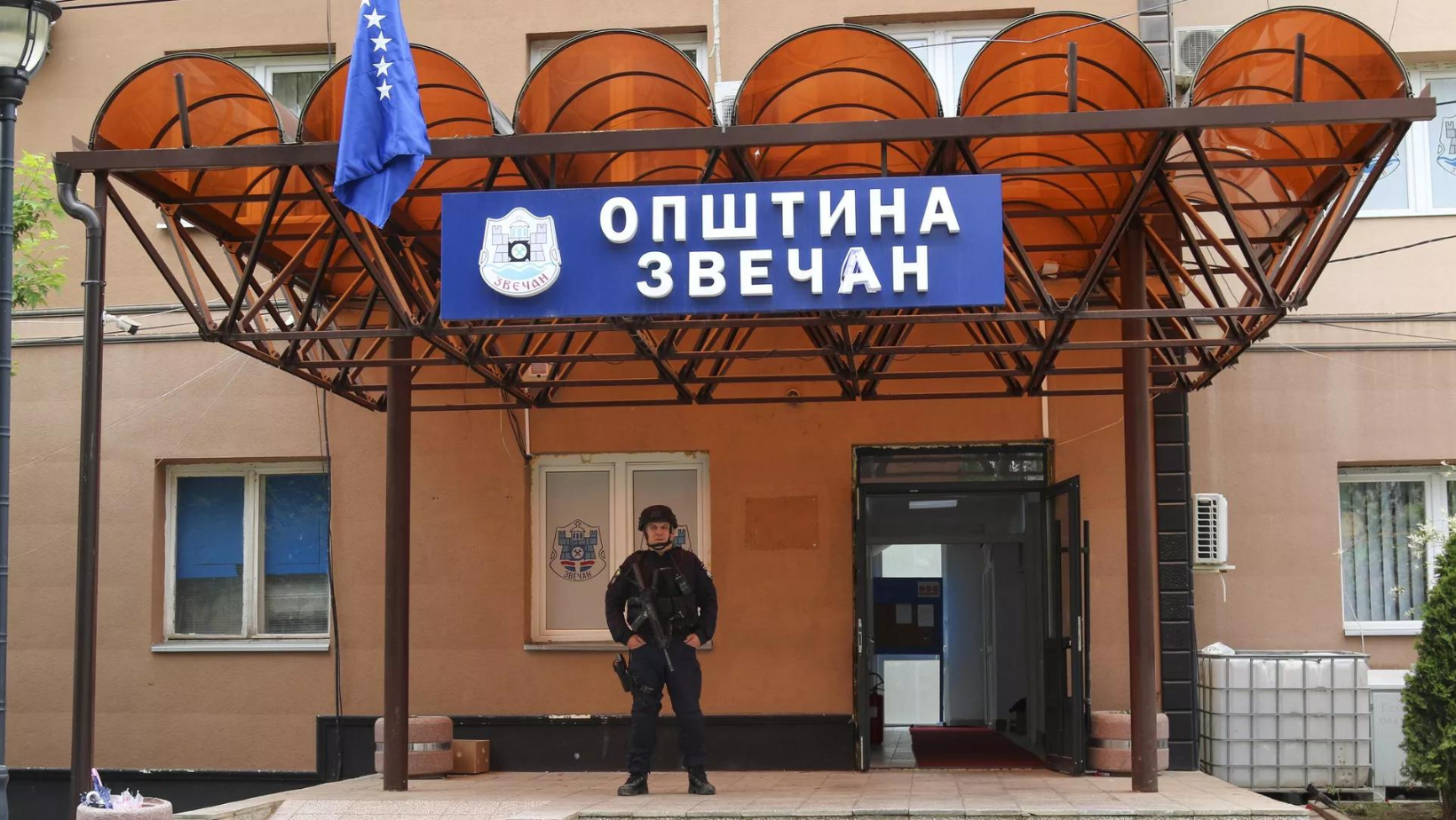 Gradonačelnici Zubinog Potoka i Zvečana, koji pripadaju stranci koju vodi Aljbin Kurti, najavili su da od utorka neće dolaziti u svoje kancelarije